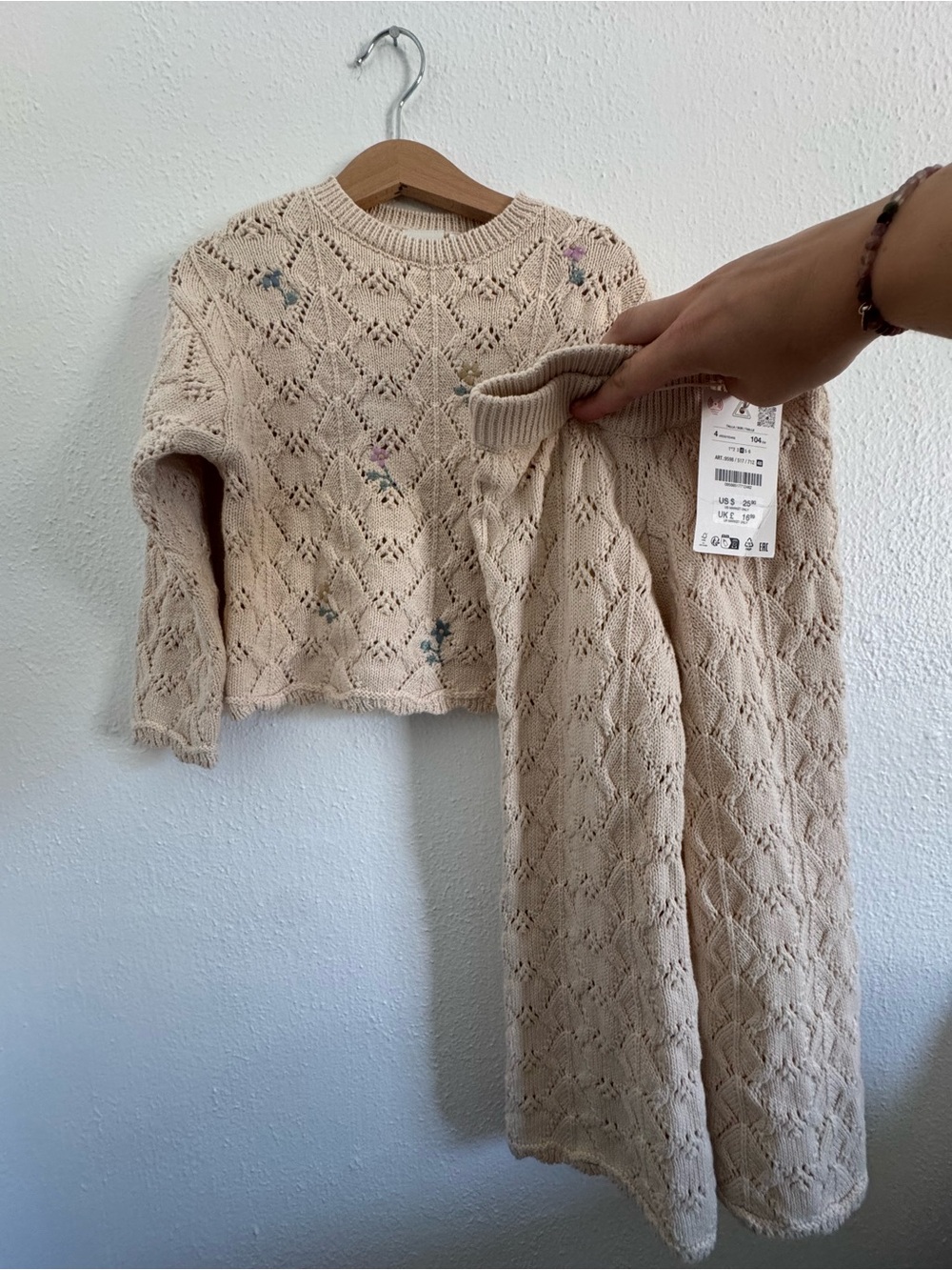 Zara Girls Beige Knit Two-Piece Set with Subtle Embroidered Flowers